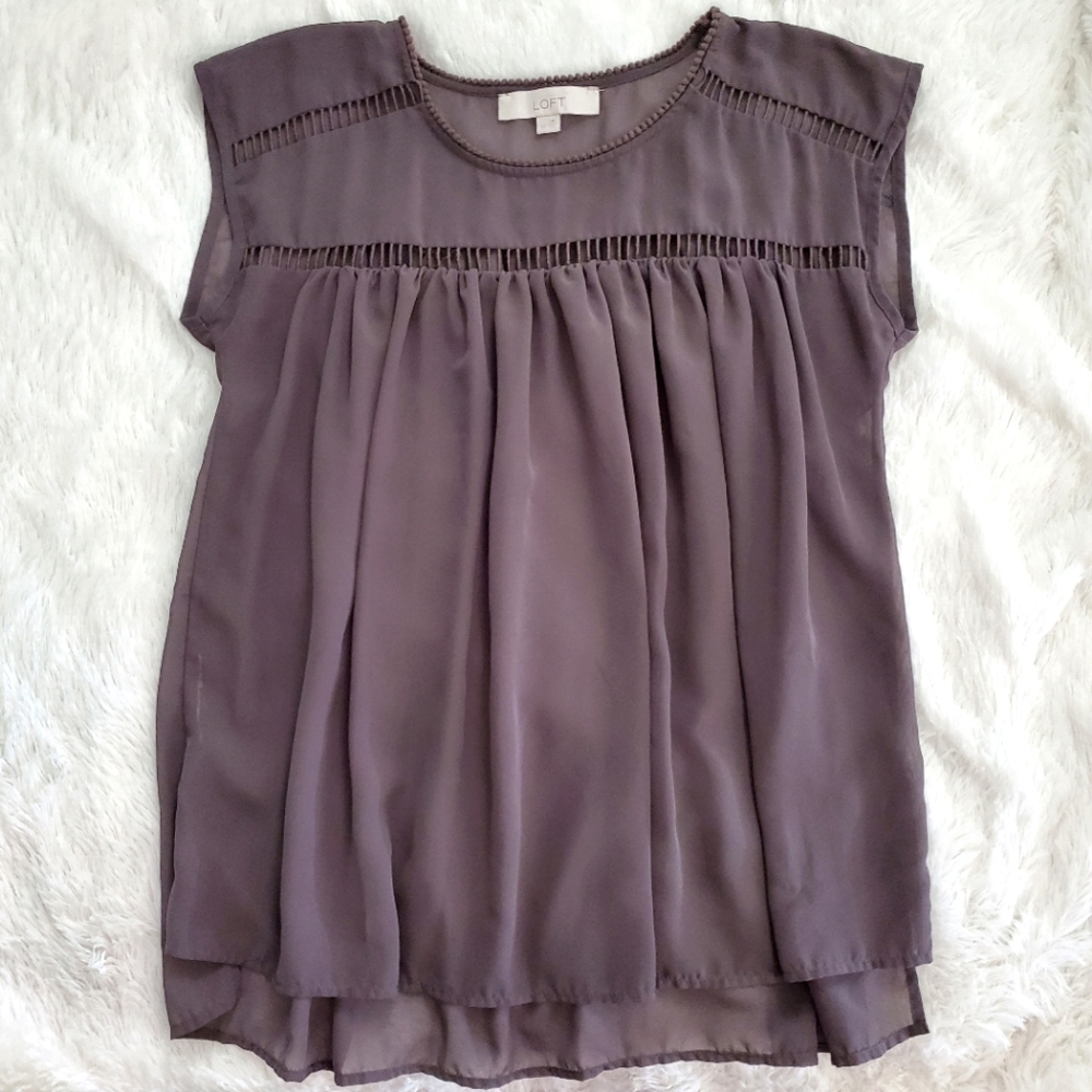 🍂4/$20 Loft XS Gray Flowy Sleeveless Blouse